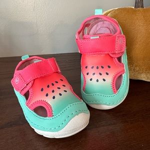 New Stride Rite Splash Sandal size 4